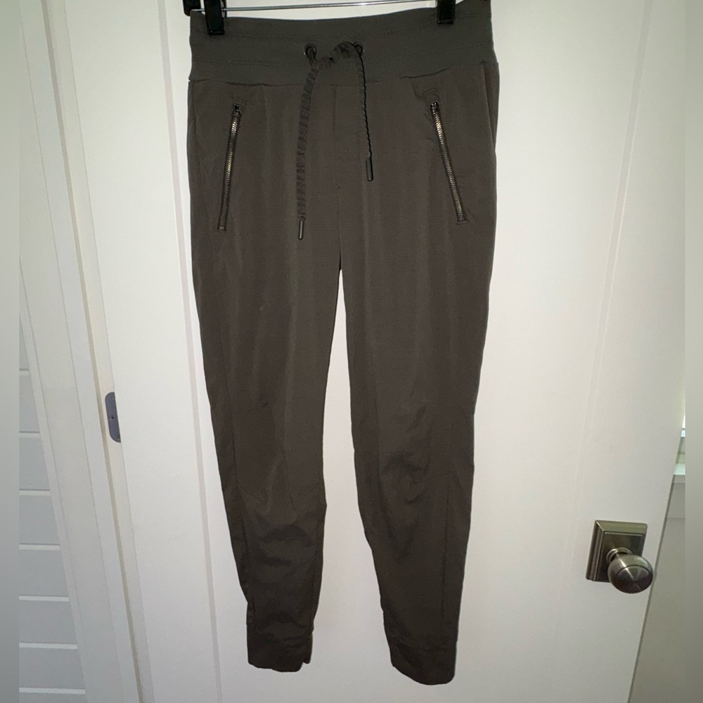 Athleta Trekkie North jogger pant women's sz 0 EUC LN
